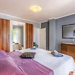 Stunning In With Swimming Pool Lejlighed *