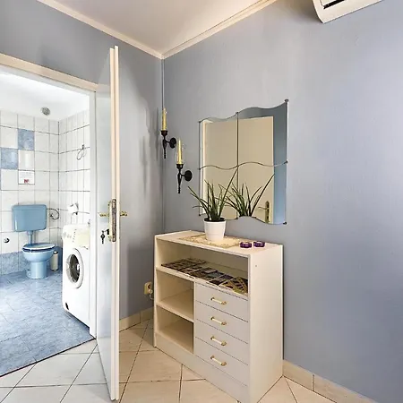 Stunning In With Swimming Pool * Pola