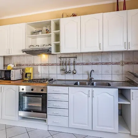 Apartmán Stunning In With Swimming Pool Pula