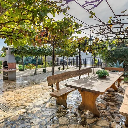 Stunning In With Swimming Pool Apartmán
