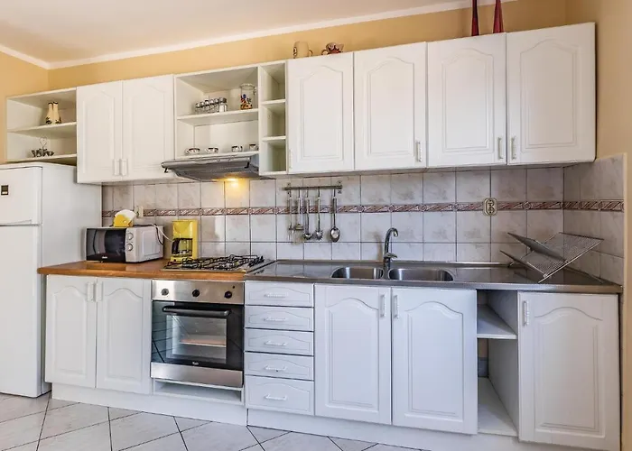 Apartament In With Wifi Pula