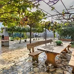 Stunning In With Swimming Pool 아파트